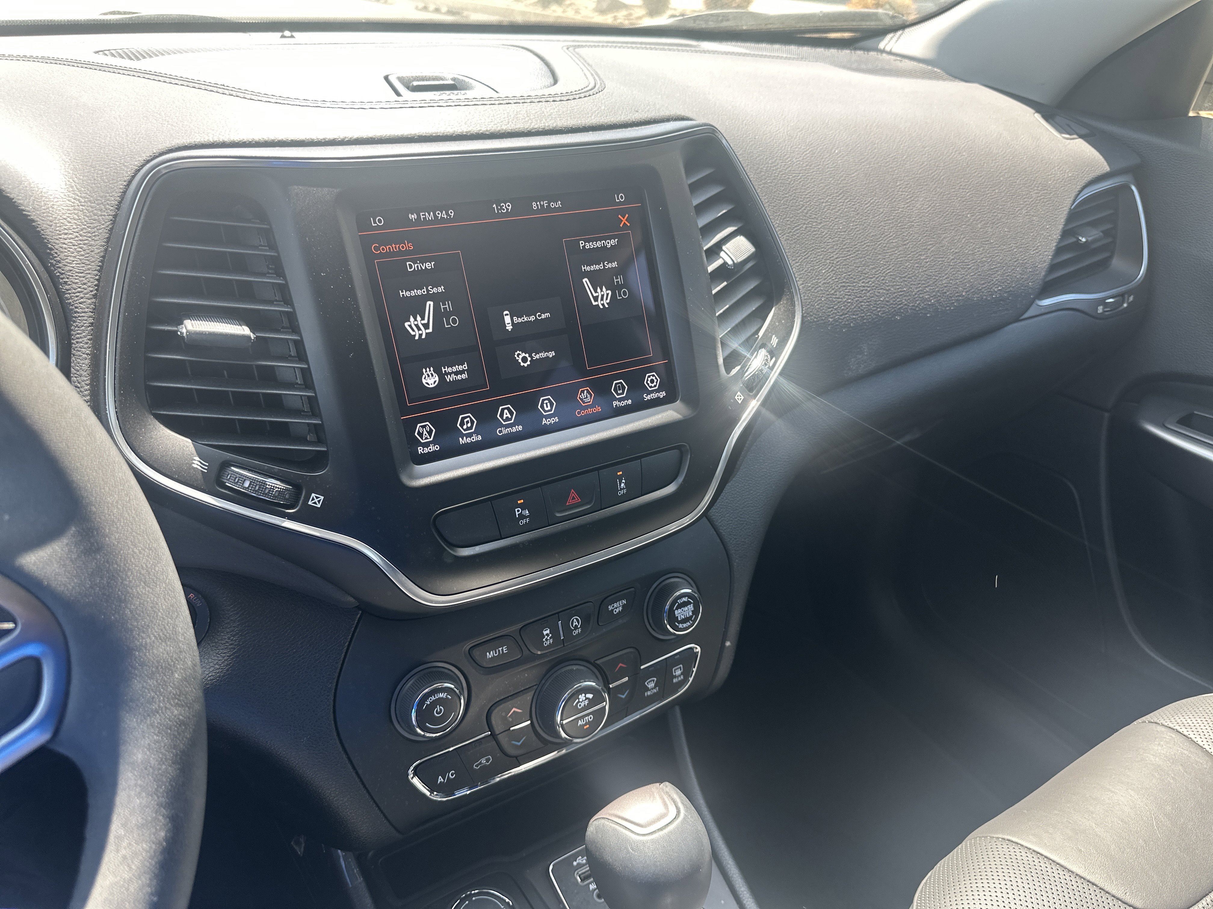 Used 2021 Jeep Cherokee Latitude Lux w/ Comfort/Convenience Group AWD/4WD image 36