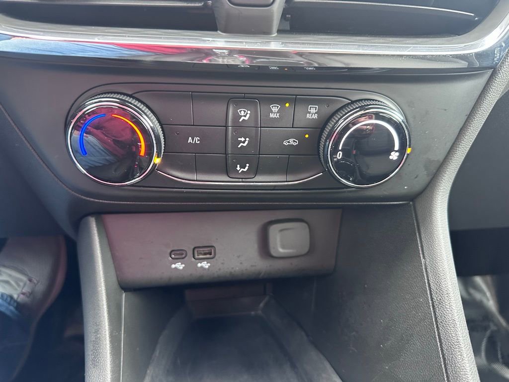 Used 2025 Buick Encore GX Preferred AWD/4WD image 18