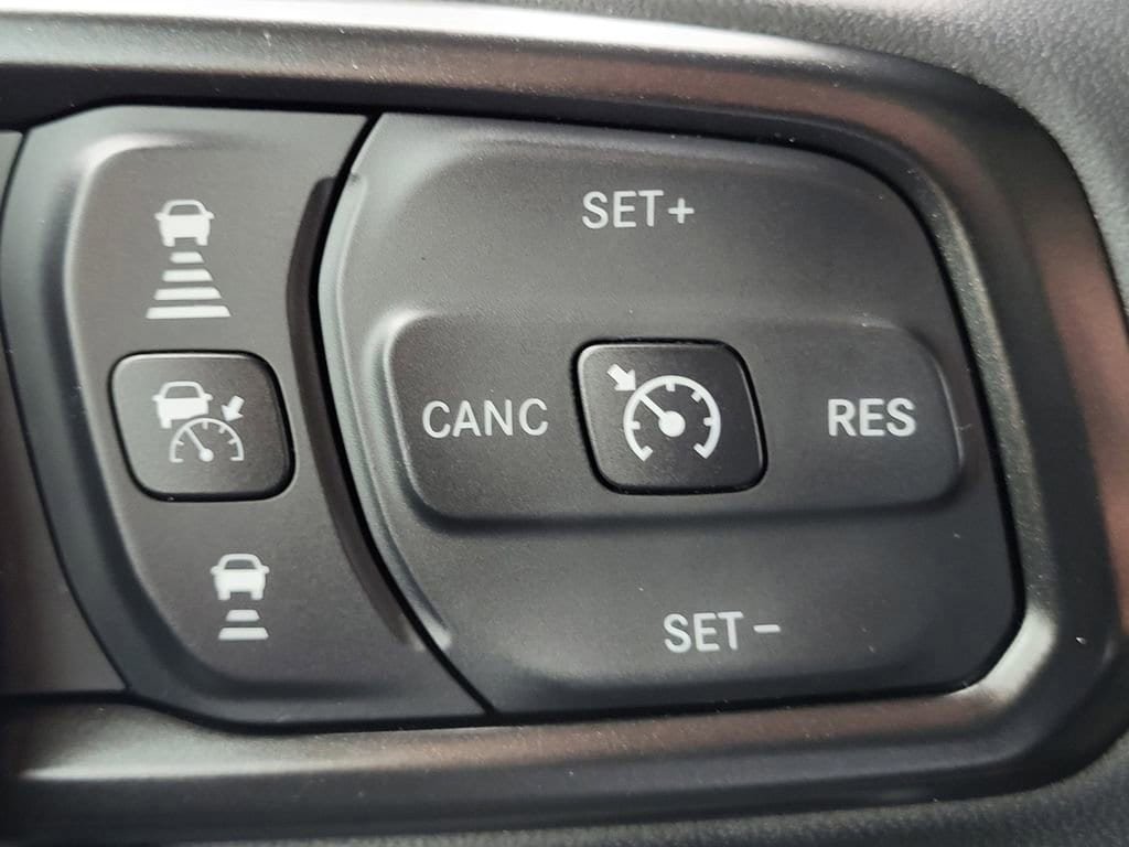Used 2025 Jeep Gladiator Rubicon w/ Convenience Group AWD/4WD image 10