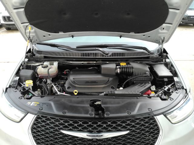 Used 2024 Chrysler Pacifica Touring-L FWD image 55