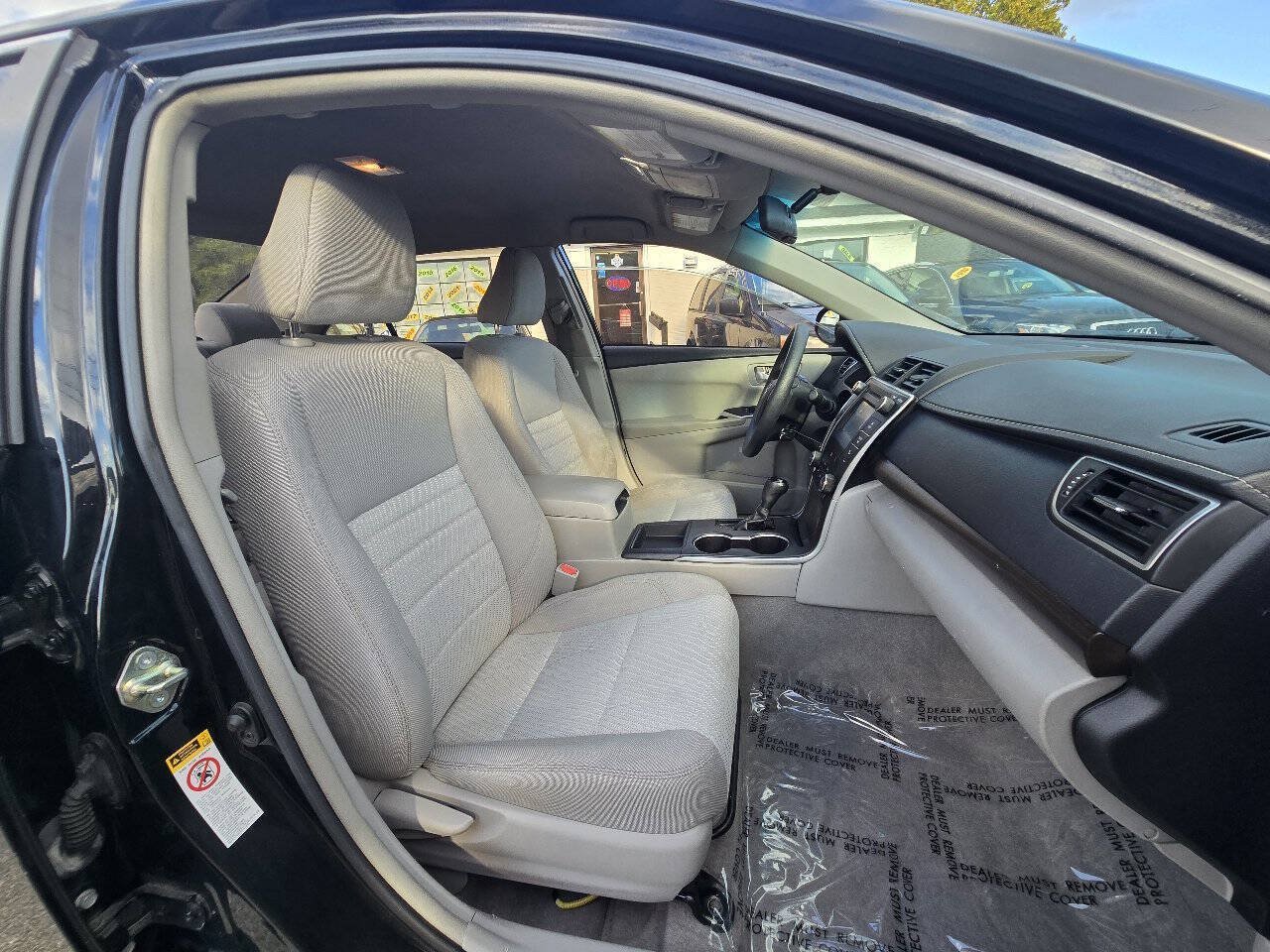 Used 2017 Toyota Camry LE FWD image 39