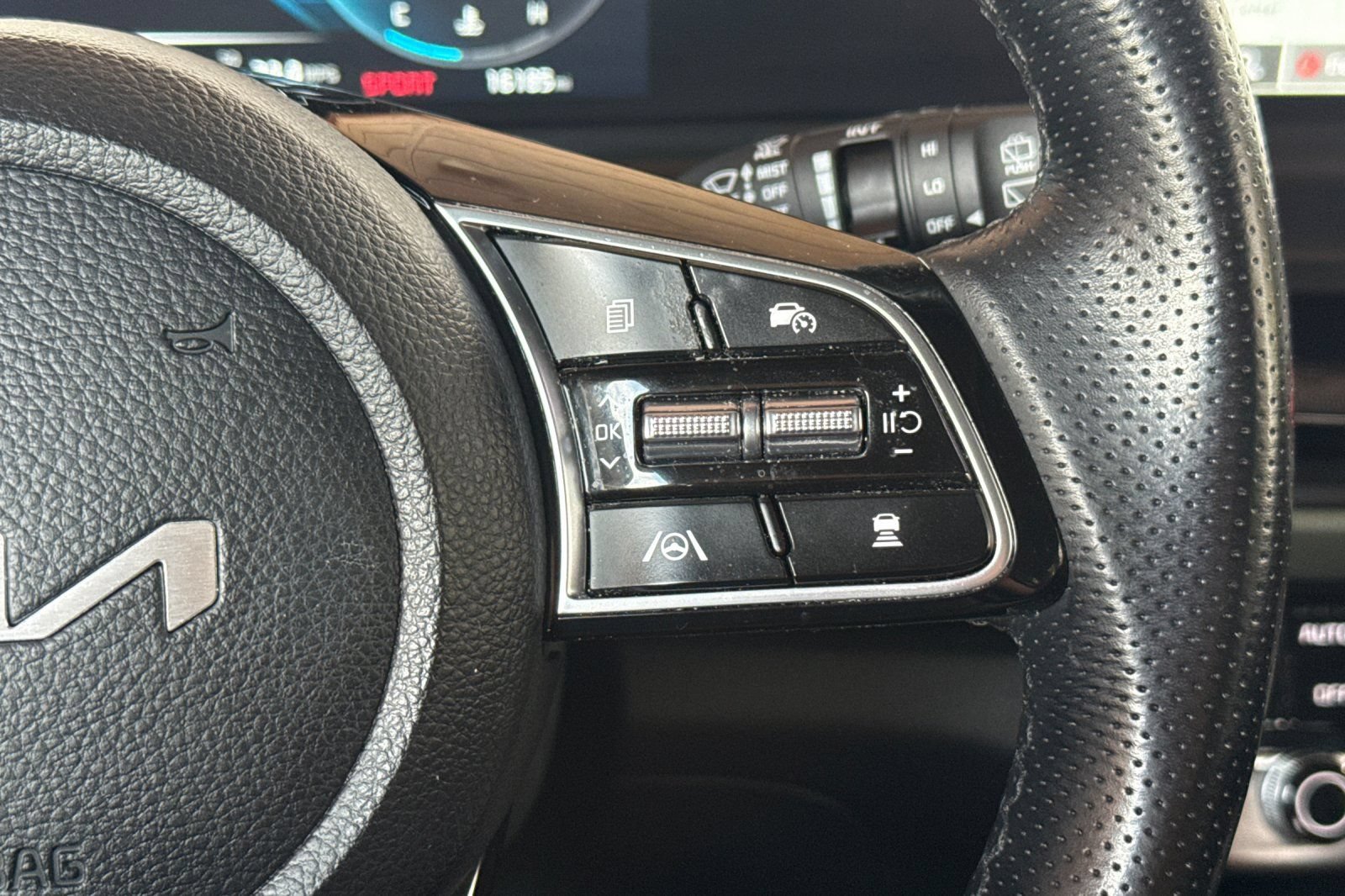 Used 2024 Kia Seltos SX w/ SX Sunroof Package AWD/4WD image 34