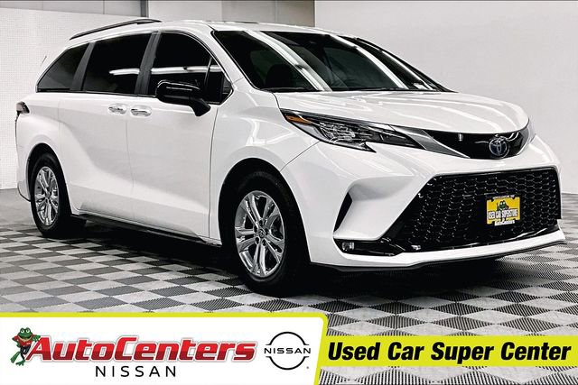 Used 2022 Toyota Sienna XSE image 1