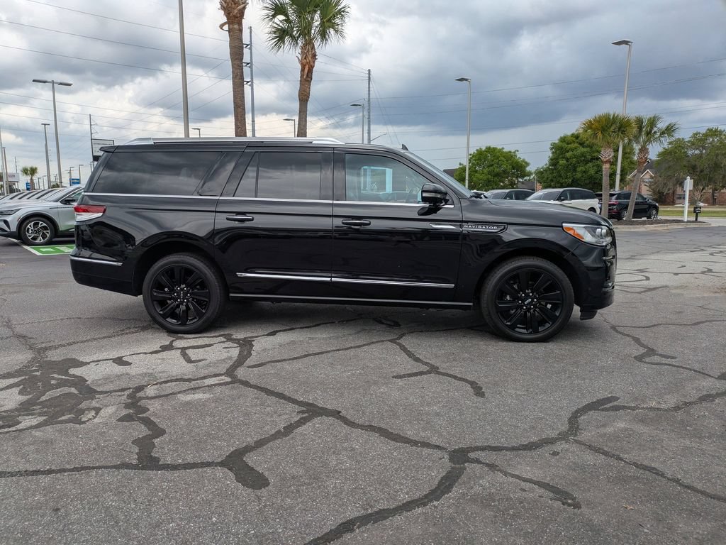 Used 2023 Lincoln Navigator L Reserve AWD/4WD image 3