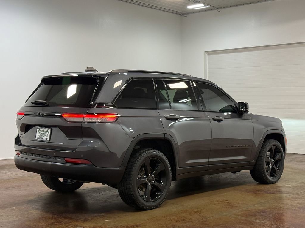 Used 2022 Jeep Grand Cherokee Altitude AWD/4WD image 4