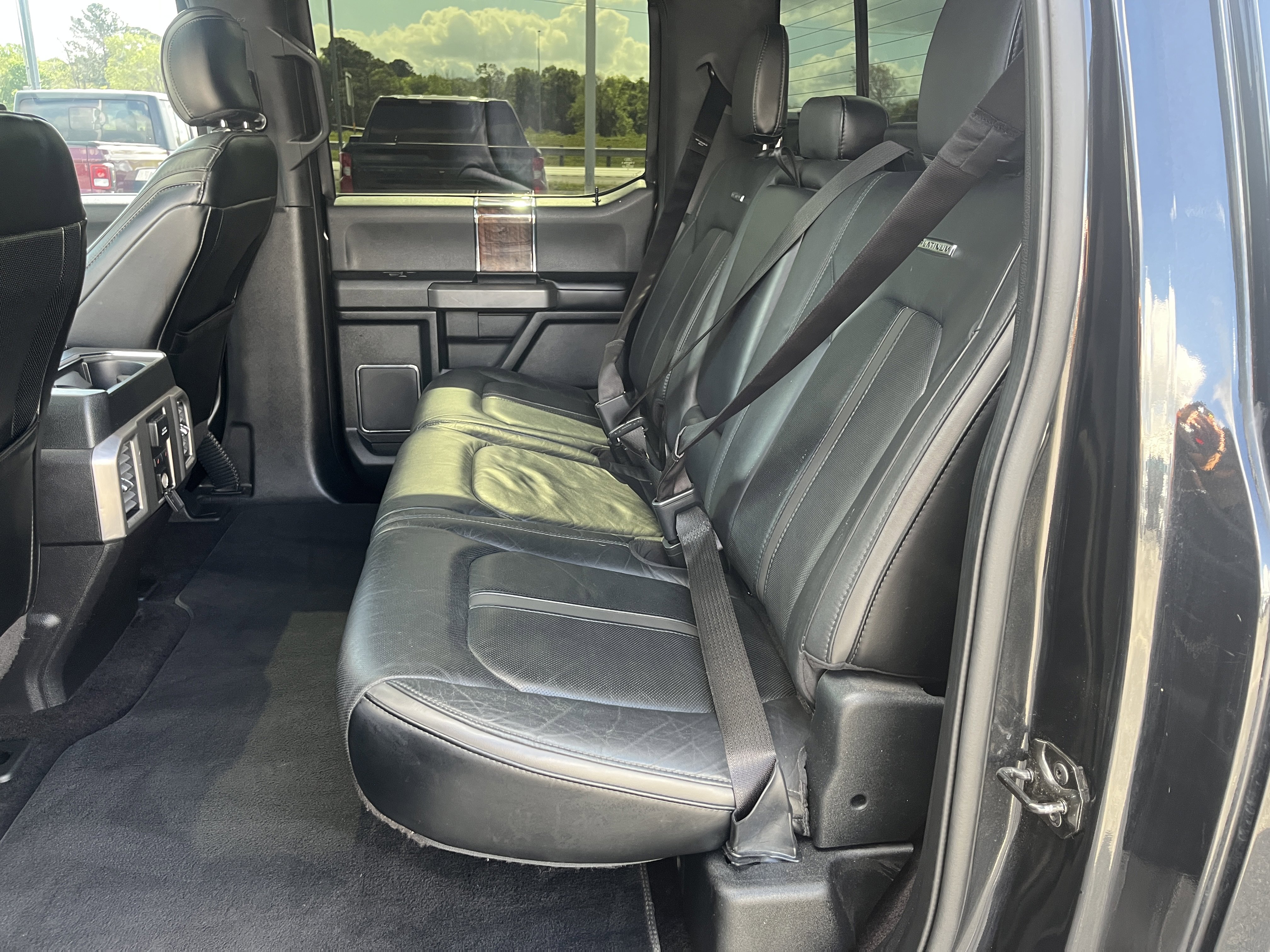 Used 2015 Ford F150 Platinum w/ Equipment Group 701A Luxury AWD/4WD image 33