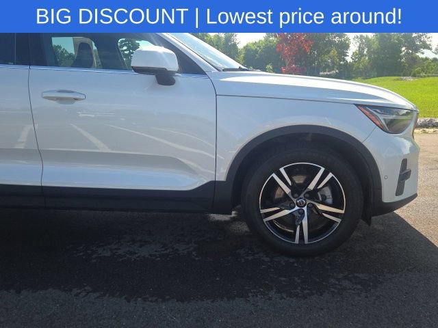 Used 2023 Volvo XC40 B5 Plus AWD/4WD image 4