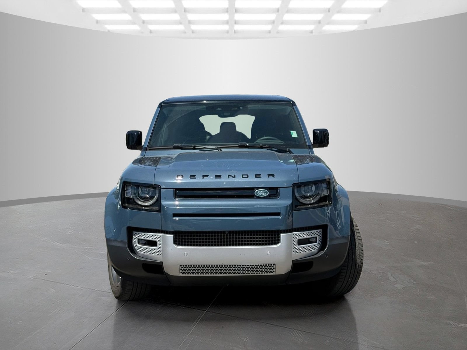 Used 2025 Land Rover Defender 110 S AWD/4WD image 2