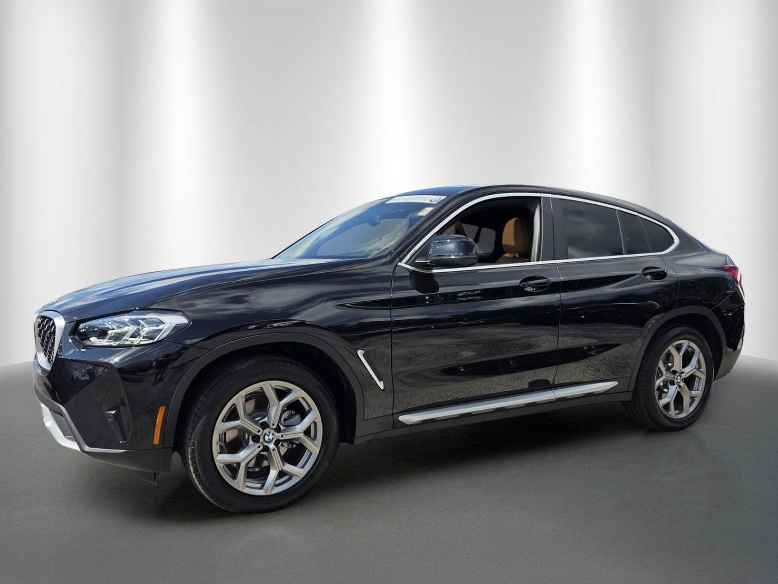 Certified 2025 BMW X4 xDrive30i AWD/4WD image 3