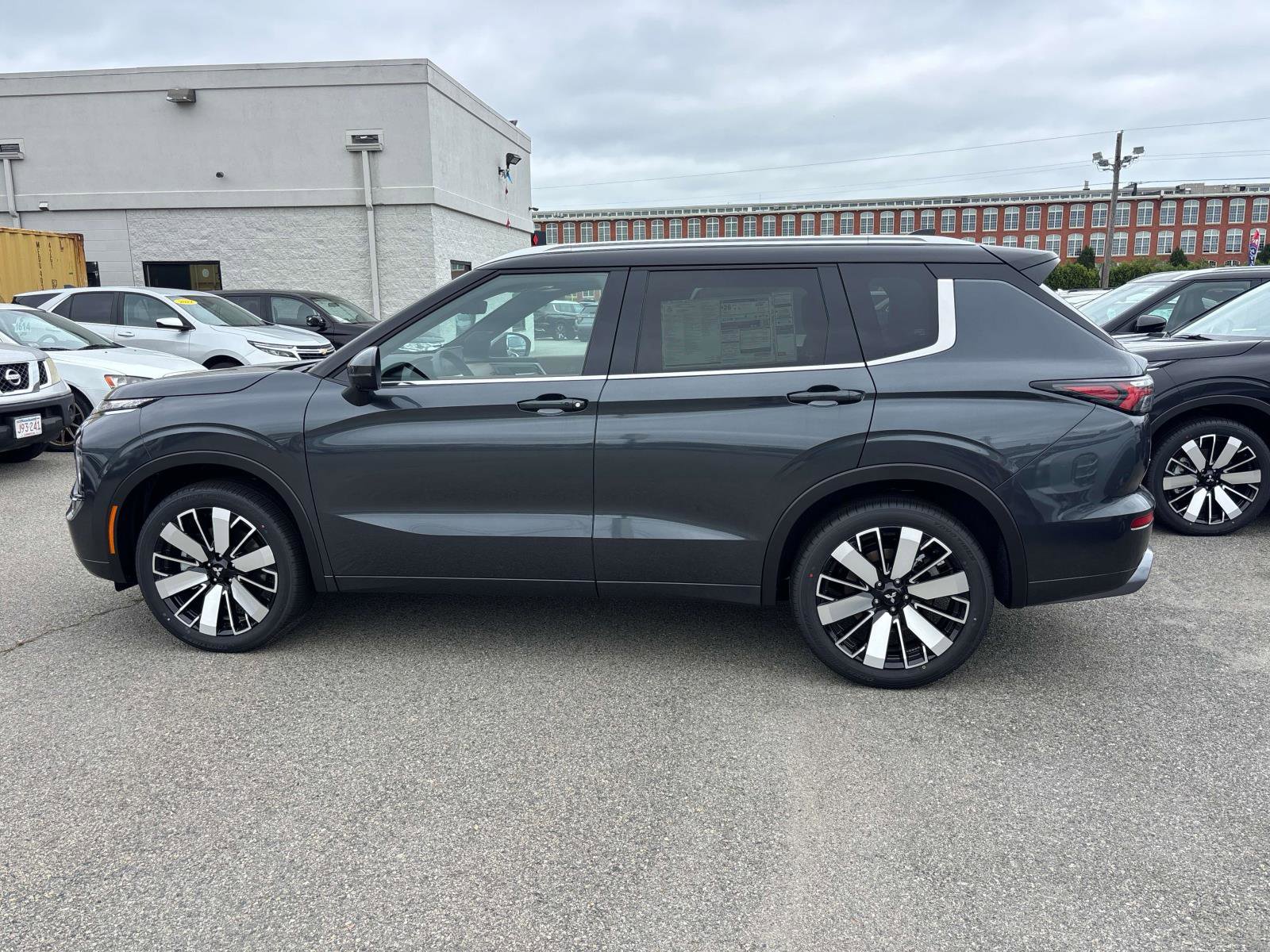 New 2025 Mitsubishi Outlander SEL video 2