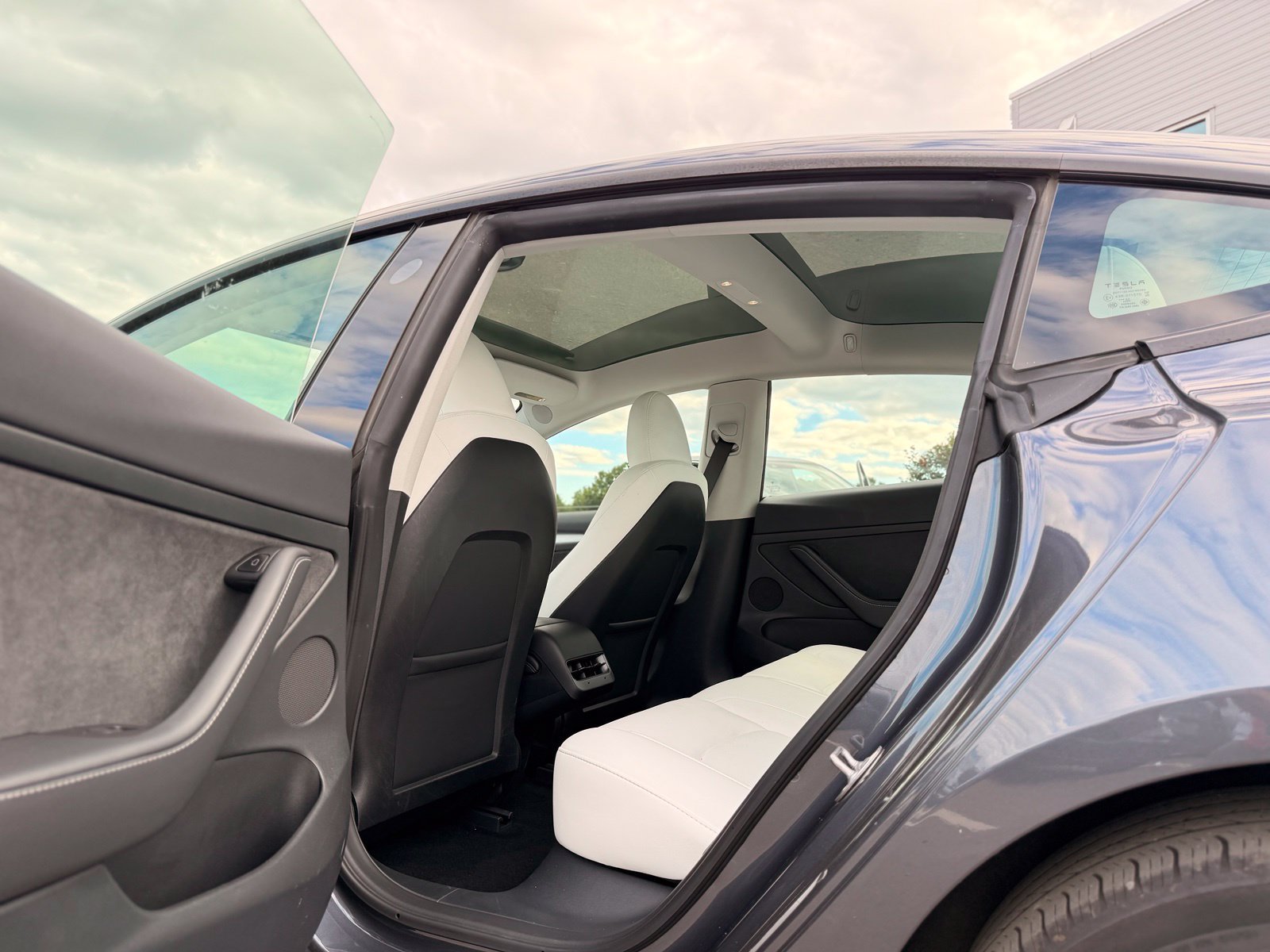 Used 2023 Tesla Model 3 Standard Range RWD image 18