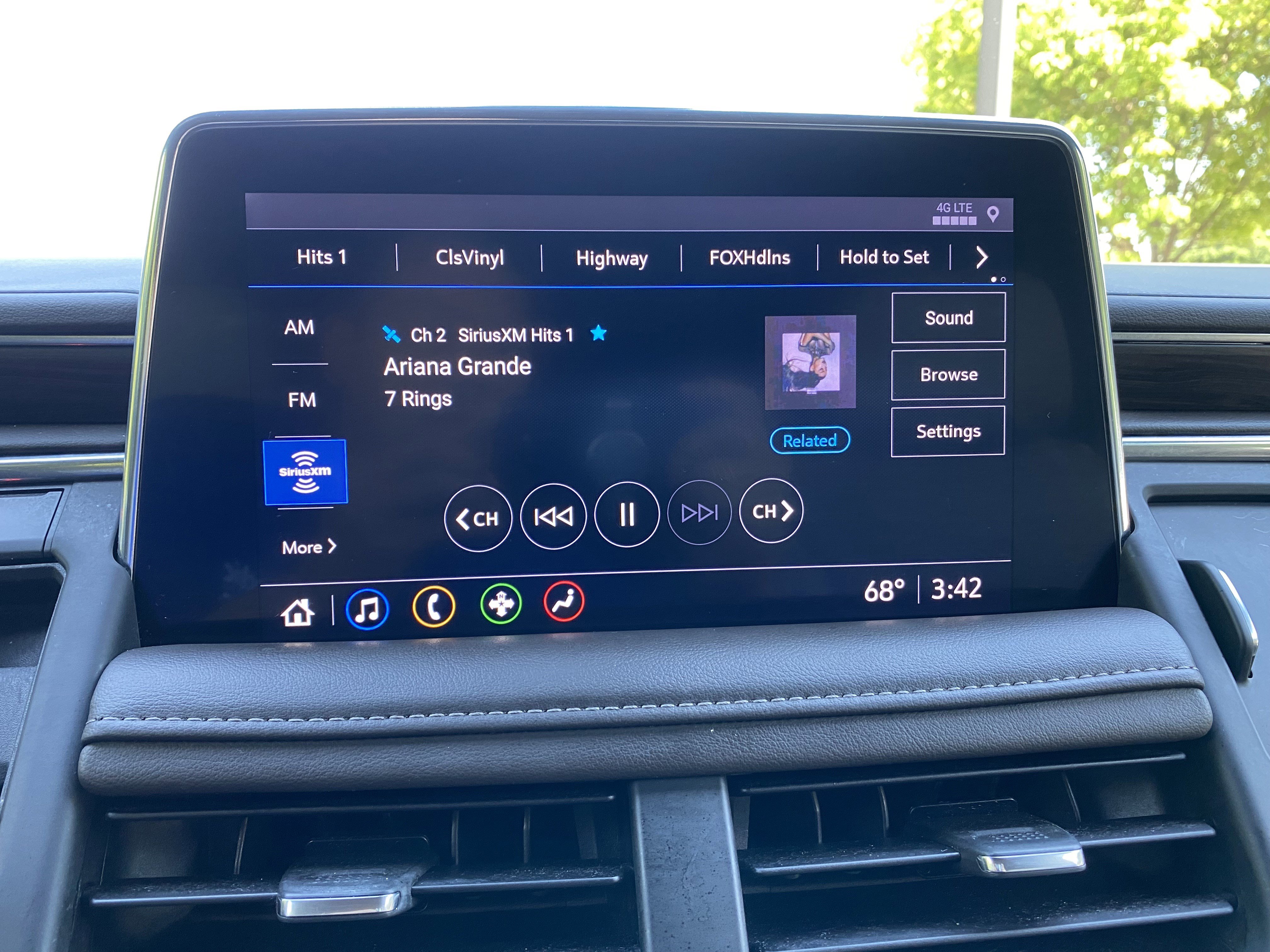 Used 2021 Chevrolet Suburban Z71 w/ Z71 Off-Road Package AWD/4WD image 26