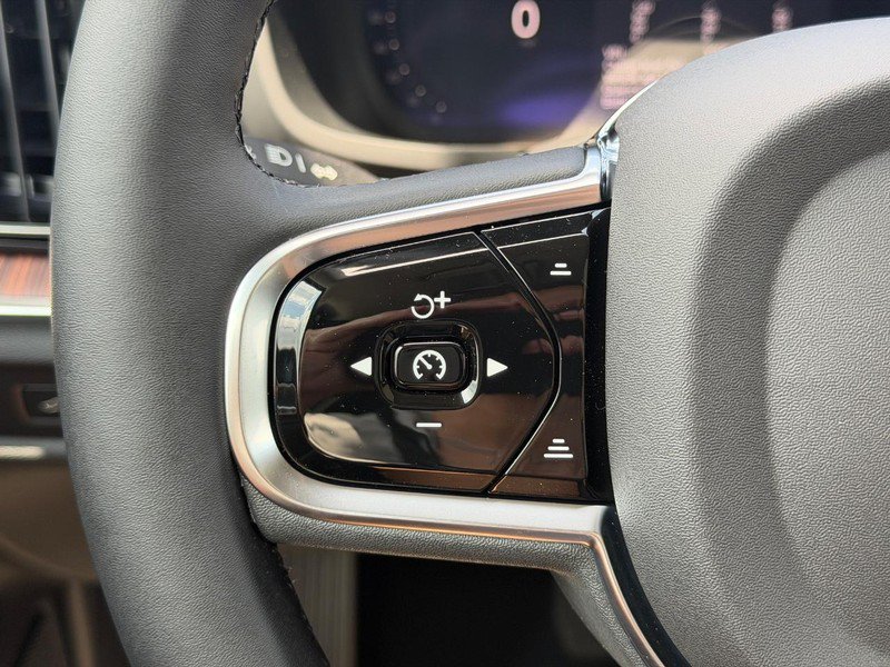 New 2026 Volvo V60 B5 Cross Country Plus w/ Protection Package Premier AWD/4WD image 10