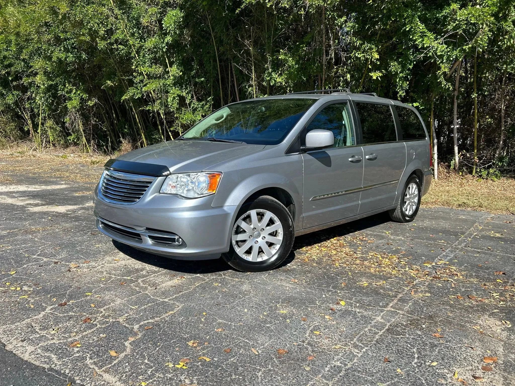 Used 2016 Chrysler Town & Country Touring image 3