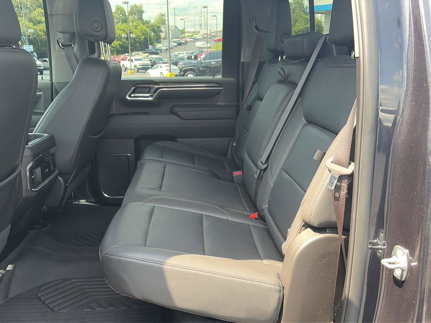 Used 2024 Chevrolet Silverado 2500 LTZ w/ LTZ Convenience Package AWD/4WD image 15