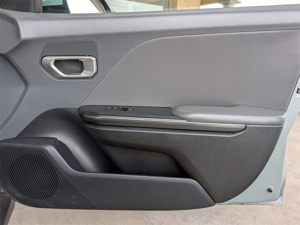 Used 2025 Kia K4 LXS image 31