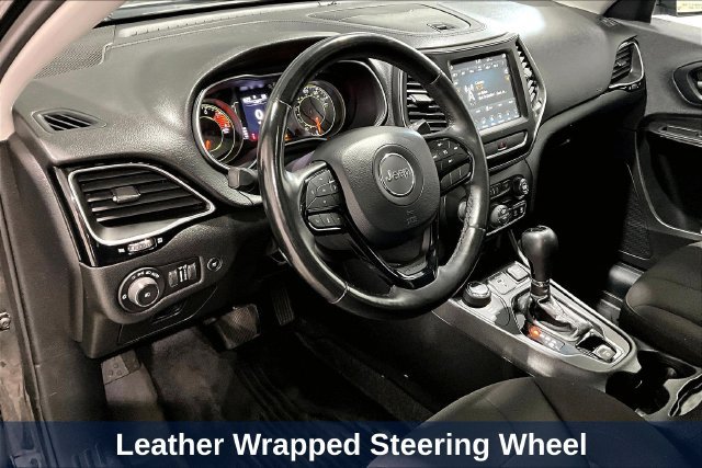 Used 2019 Jeep Cherokee Latitude w/ Comfort & Convenience Group AWD/4WD image 23