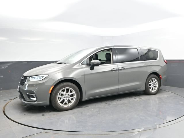 Used 2023 Chrysler Pacifica Touring-L FWD image 7