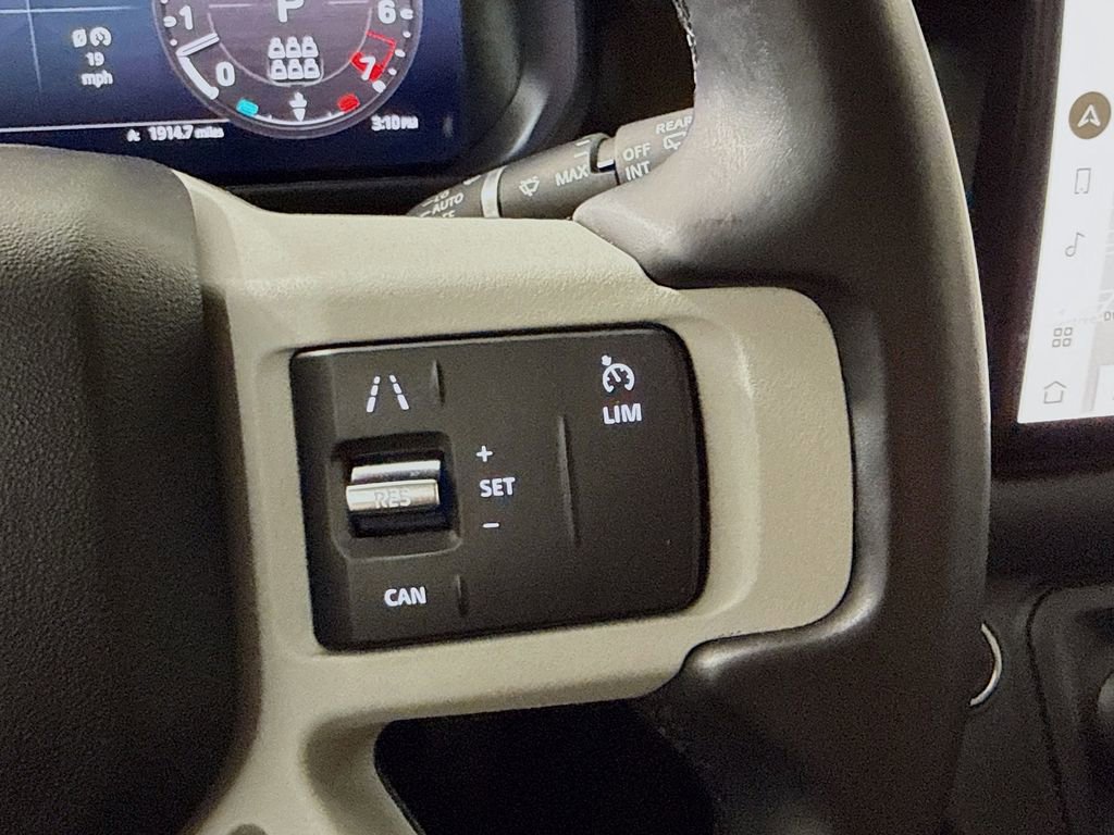 Used 2023 Land Rover Defender 130 X-Dynamic SE image 12