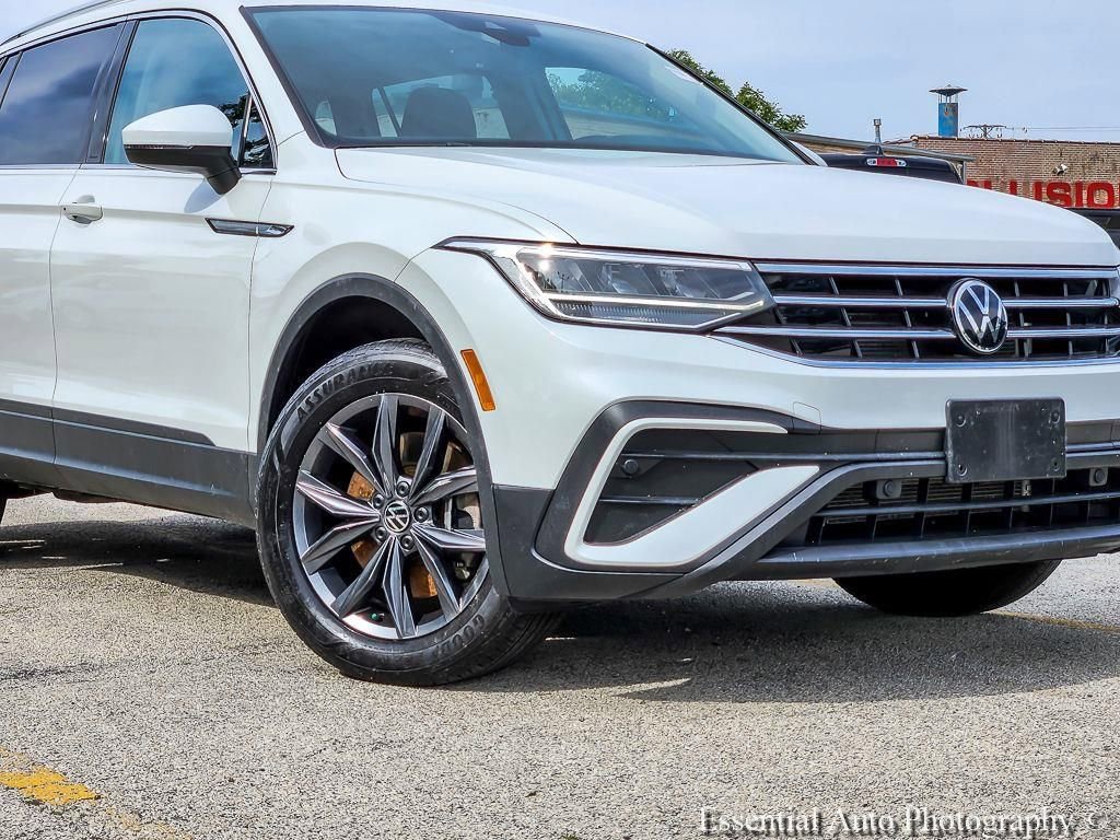 Used 2023 Volkswagen Tiguan SE w/ Panoramic Sunroof Package AWD/4WD image 2