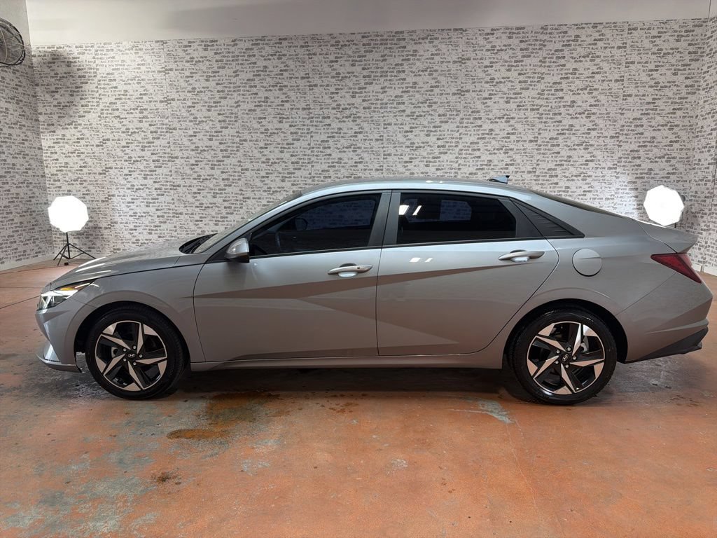 Certified 2023 Hyundai Elantra SEL w/ Convenience Package FWD image 4