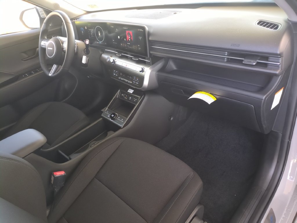 Used 2025 Hyundai Kona SEL FWD image 8