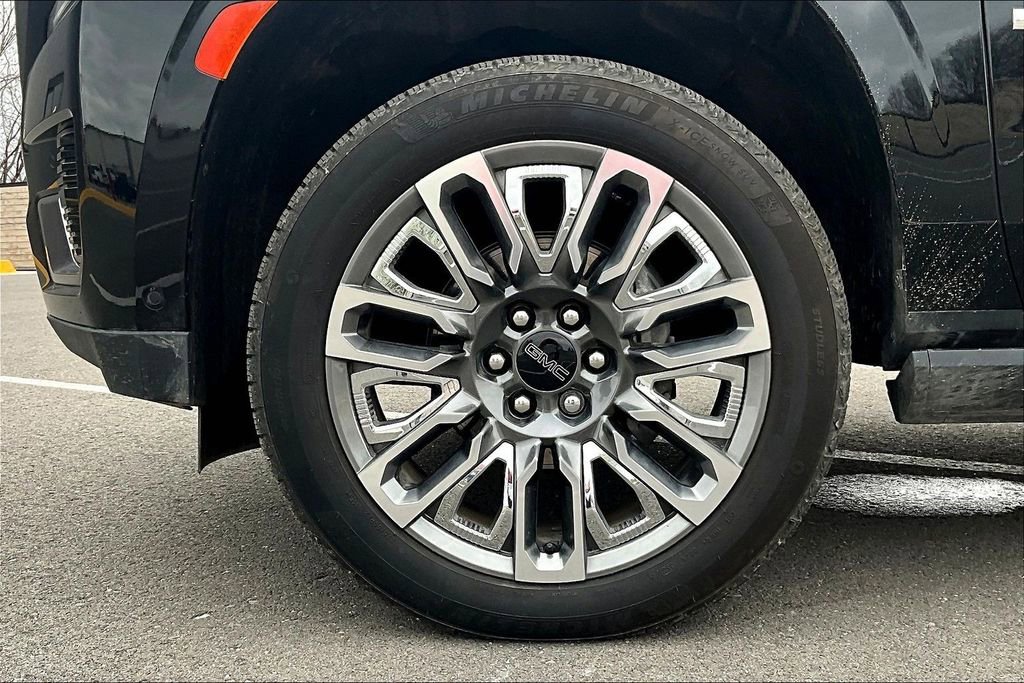 Used 2024 GMC Yukon XL Denali Ultimate image 8