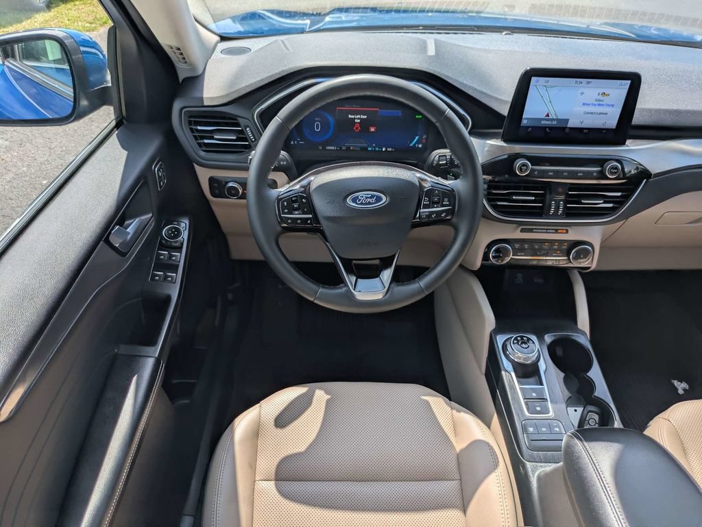 Used 2022 Ford Escape Titanium w/ Class II Trailer Tow Package FWD image 17