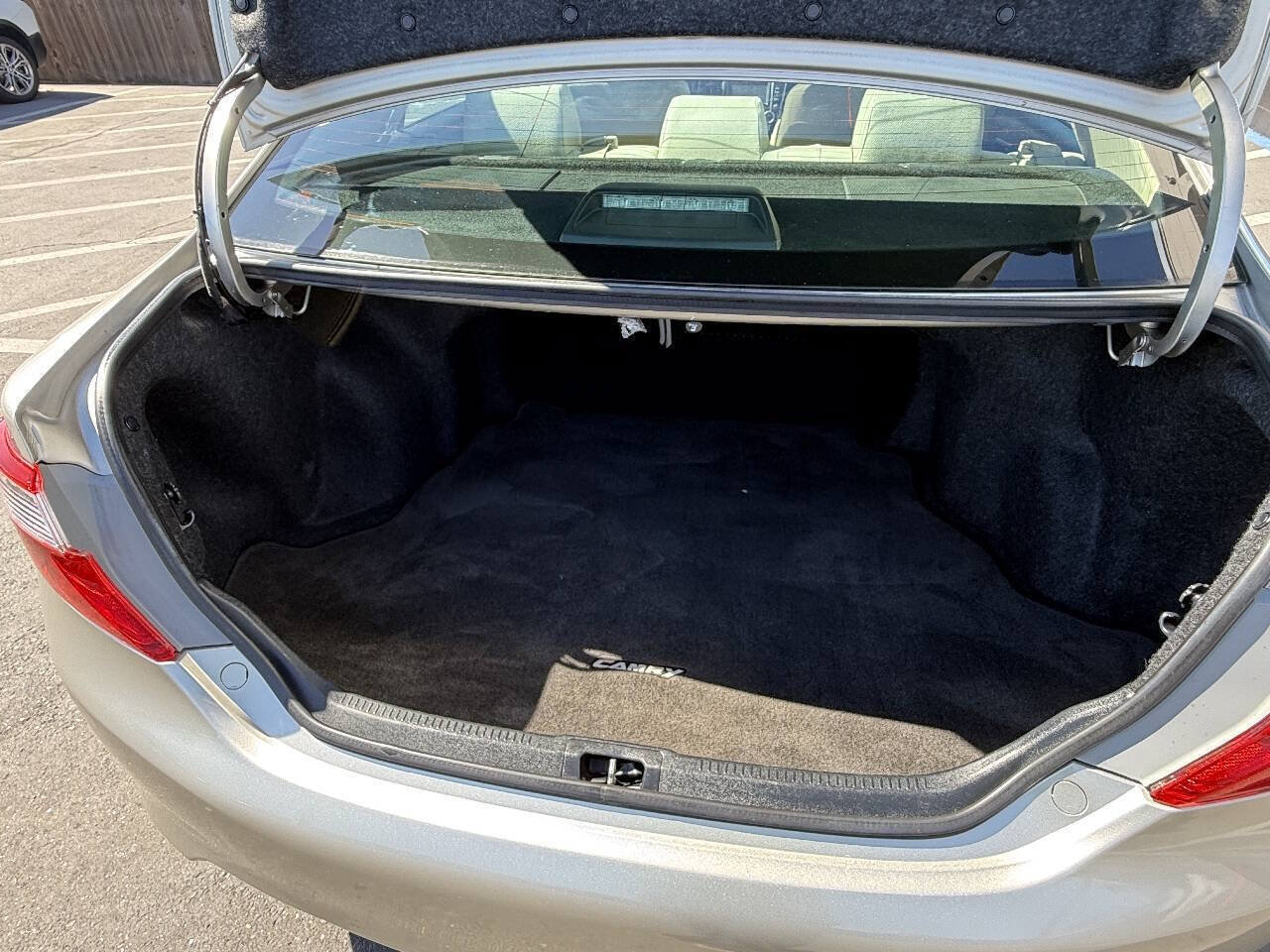 Used 2014 Toyota Camry XLE w/ Convenience Package FWD image 10