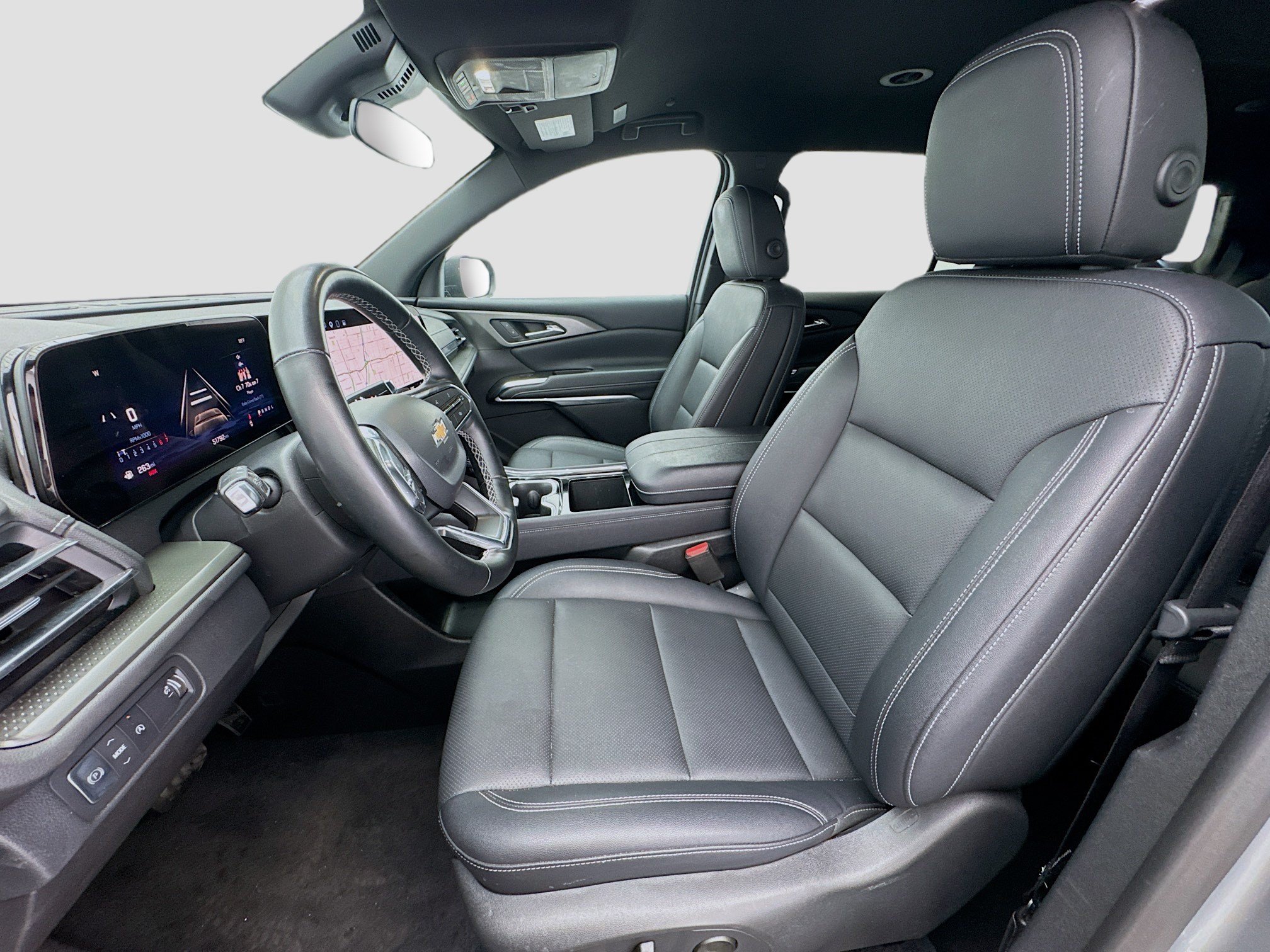 Used 2025 Chevrolet Traverse LT FWD image 13