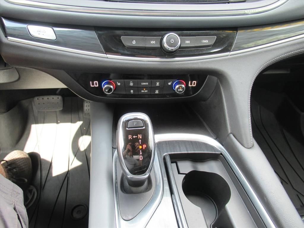 Used 2019 Buick Enclave Essence w/ LPO, Sport Appearance Package image 26