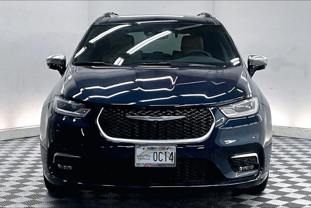 Used 2022 Chrysler Pacifica Pinnacle image 2