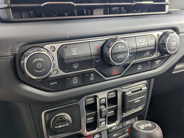 Used 2026 Jeep Wrangler Unlimited Rubicon AWD/4WD image 14