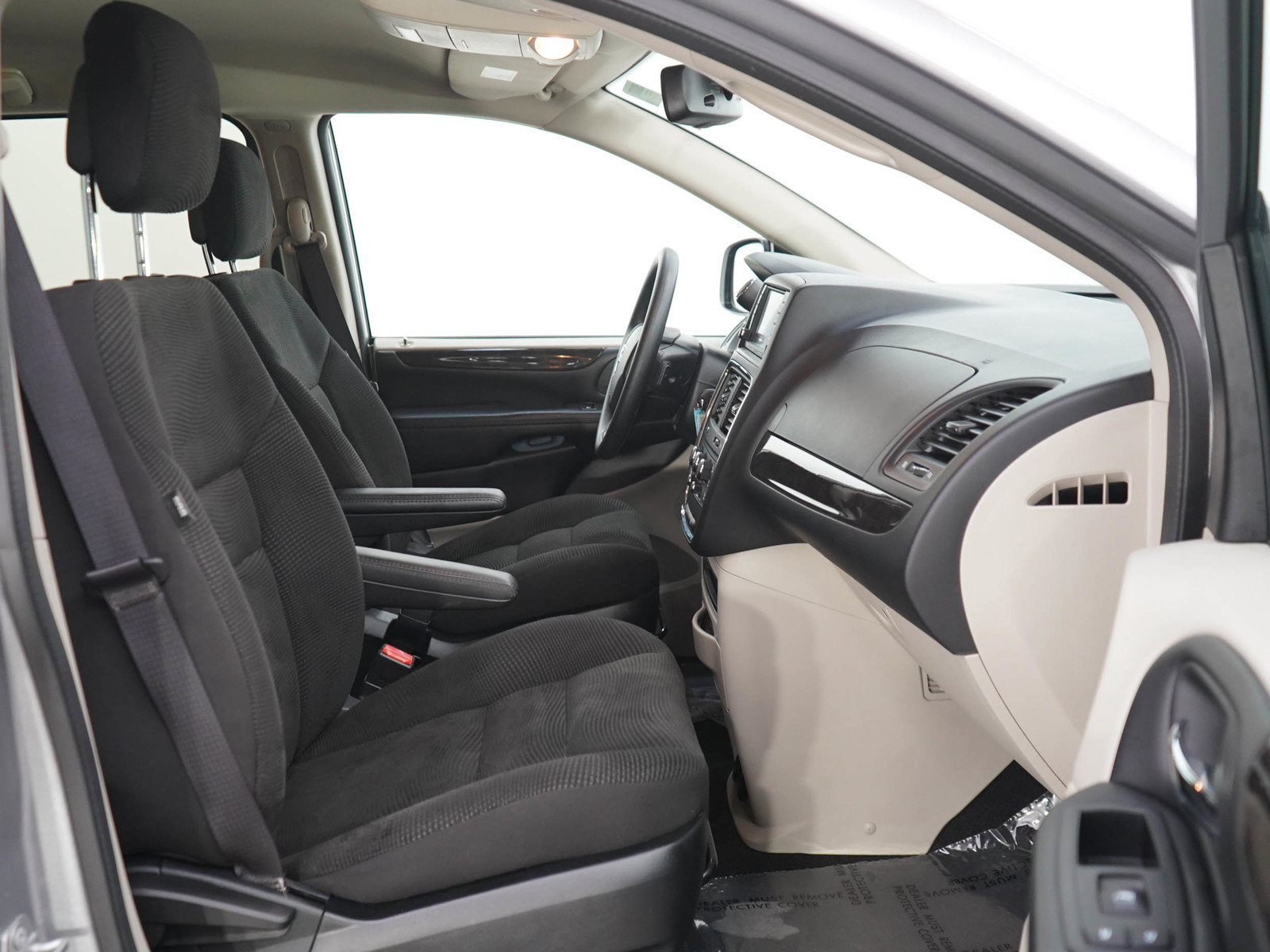 Used 2020 Dodge Grand Caravan SE w/ UConnect Hands-Free Group FWD image 11