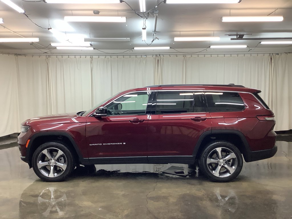 Used 2025 Jeep Grand Cherokee L Limited w/ Luxury Tech Group II image 10