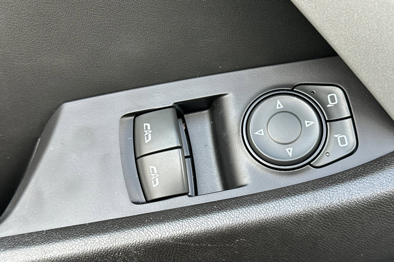 Used 2020 Chevrolet Camaro LT image 12