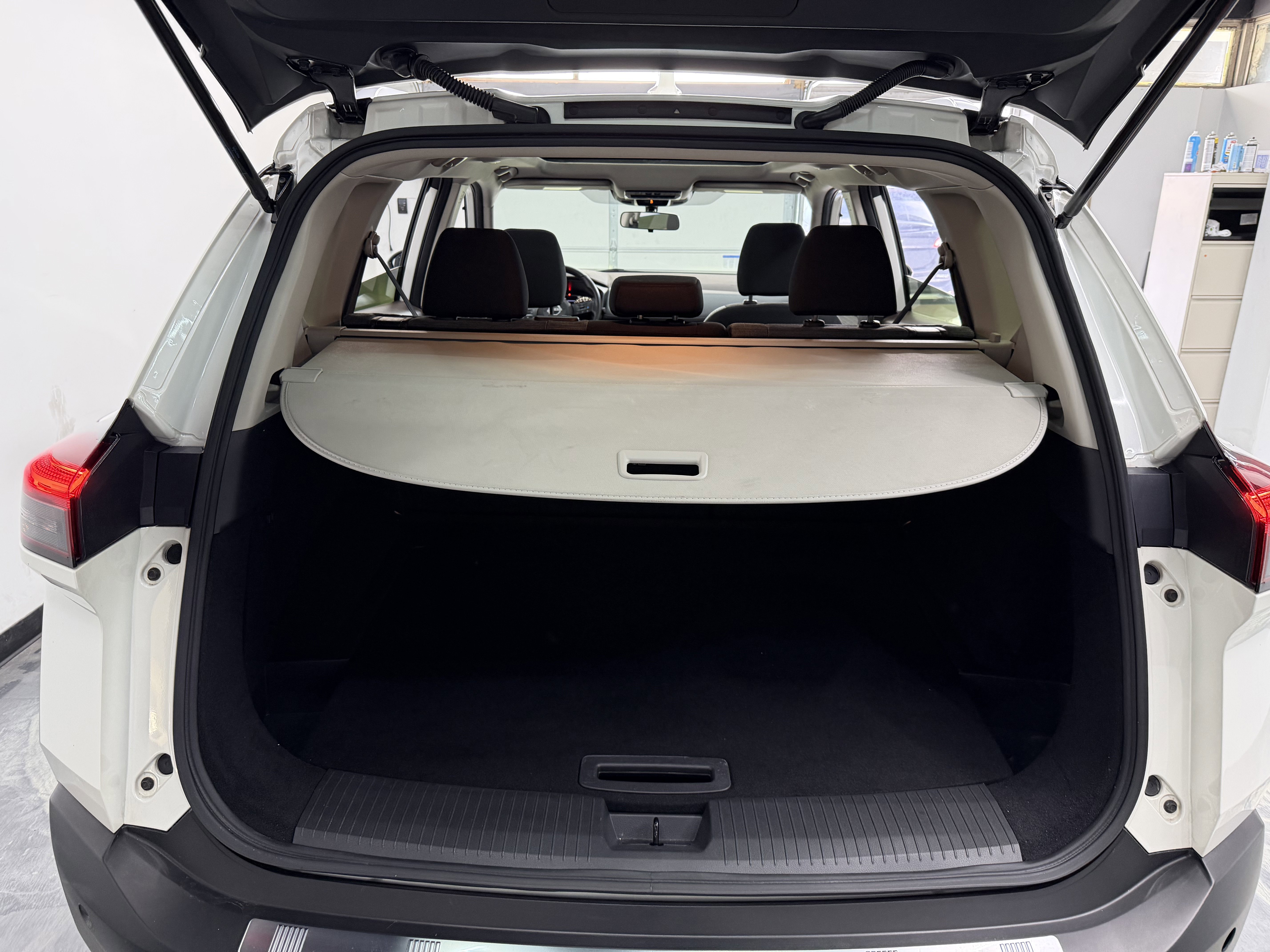 Used 2023 Nissan Rogue SV image 10