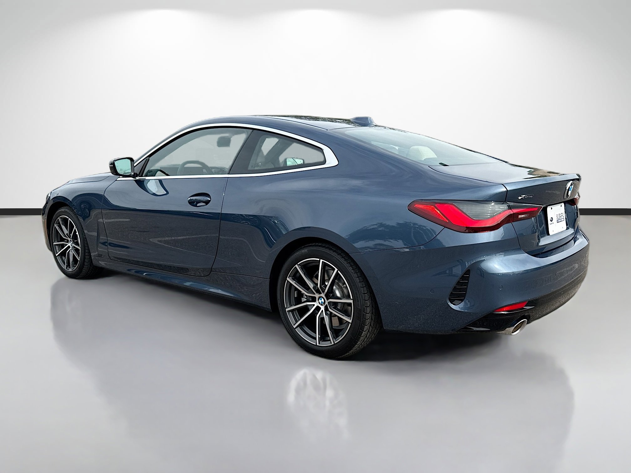 Used 2025 BMW 430i xDrive Coupe w/ Premium Package image 5