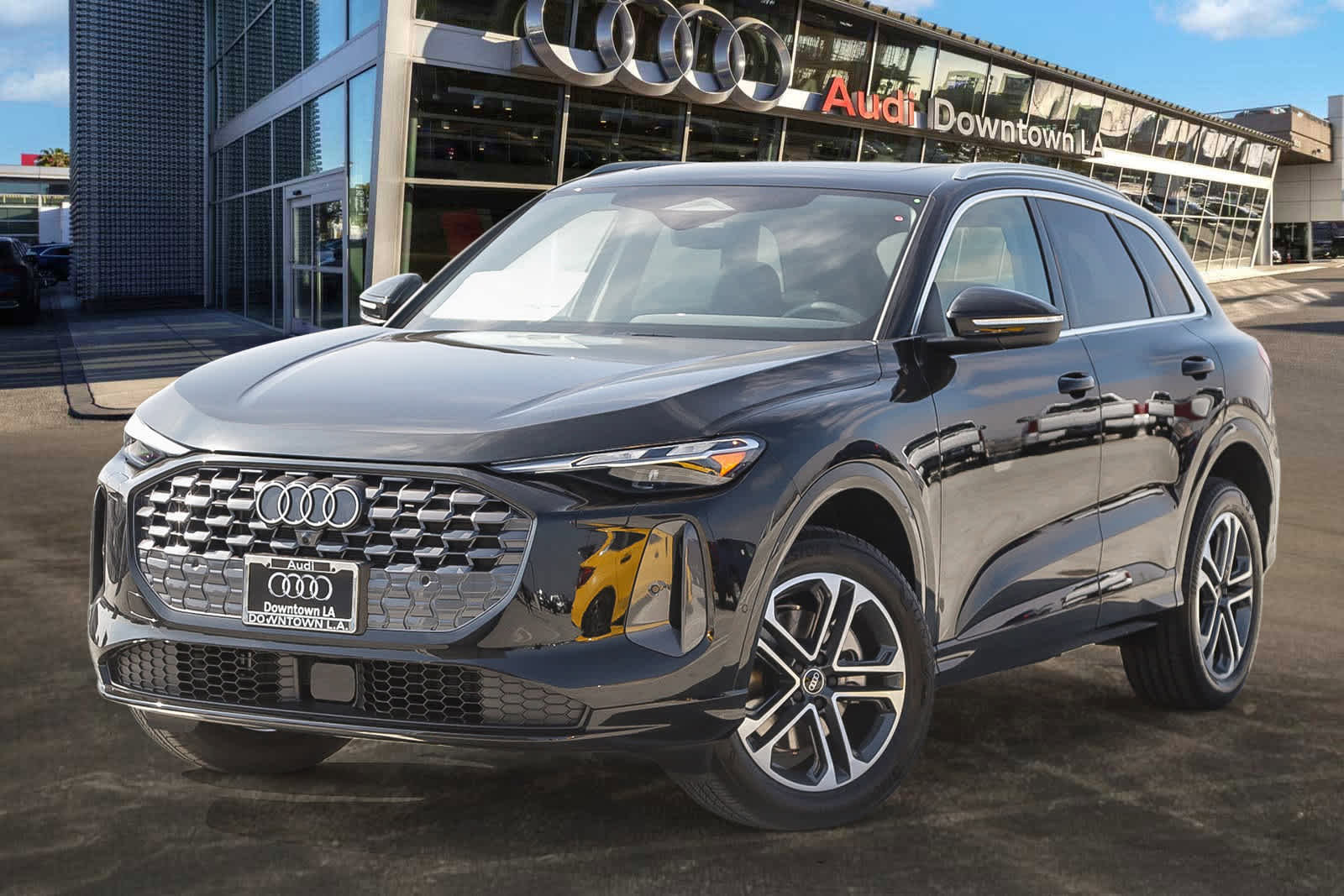 New 2025 Audi Q5 Premium image 1