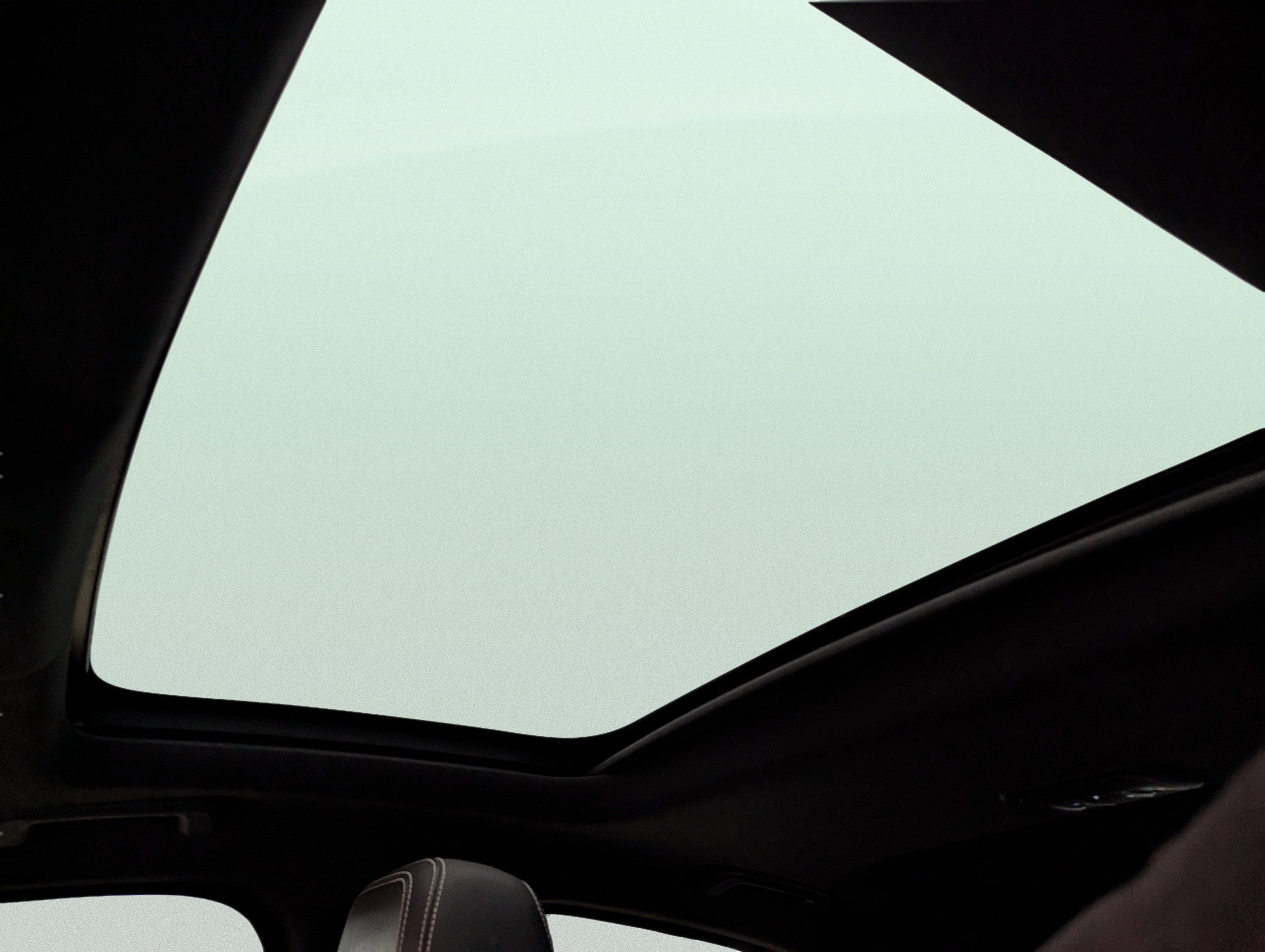 Used 2018 Jaguar XF S image 68