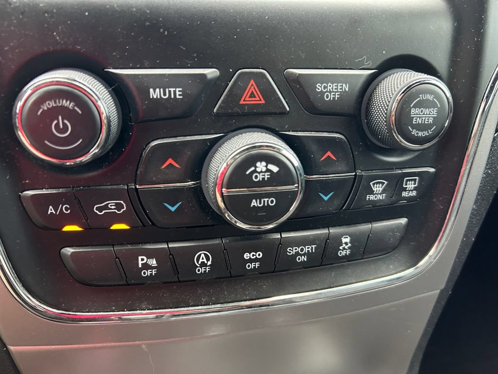 Used 2021 Jeep Grand Cherokee Laredo AWD/4WD image 20