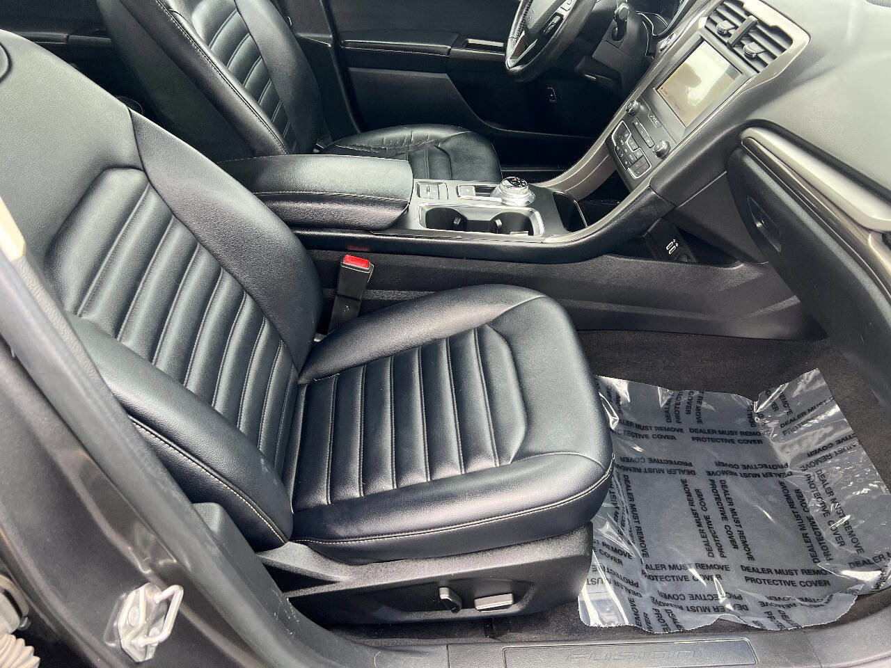 Used 2019 Ford Fusion SEL FWD image 25