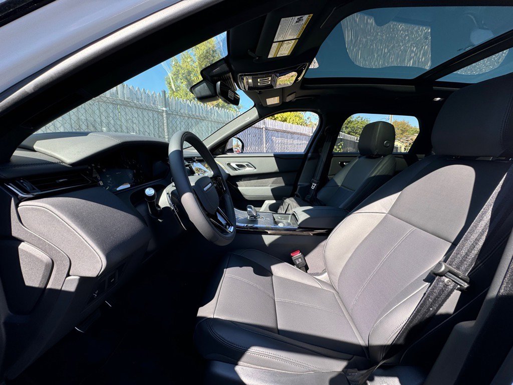 New 2026 Land Rover Range Rover Velar Dynamic SE image 9