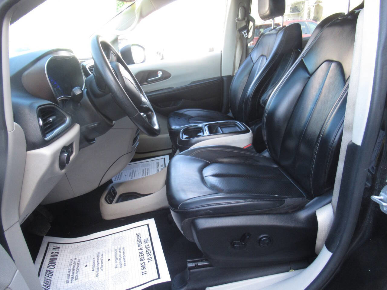 Used 2020 Chrysler Voyager Lxi image 19