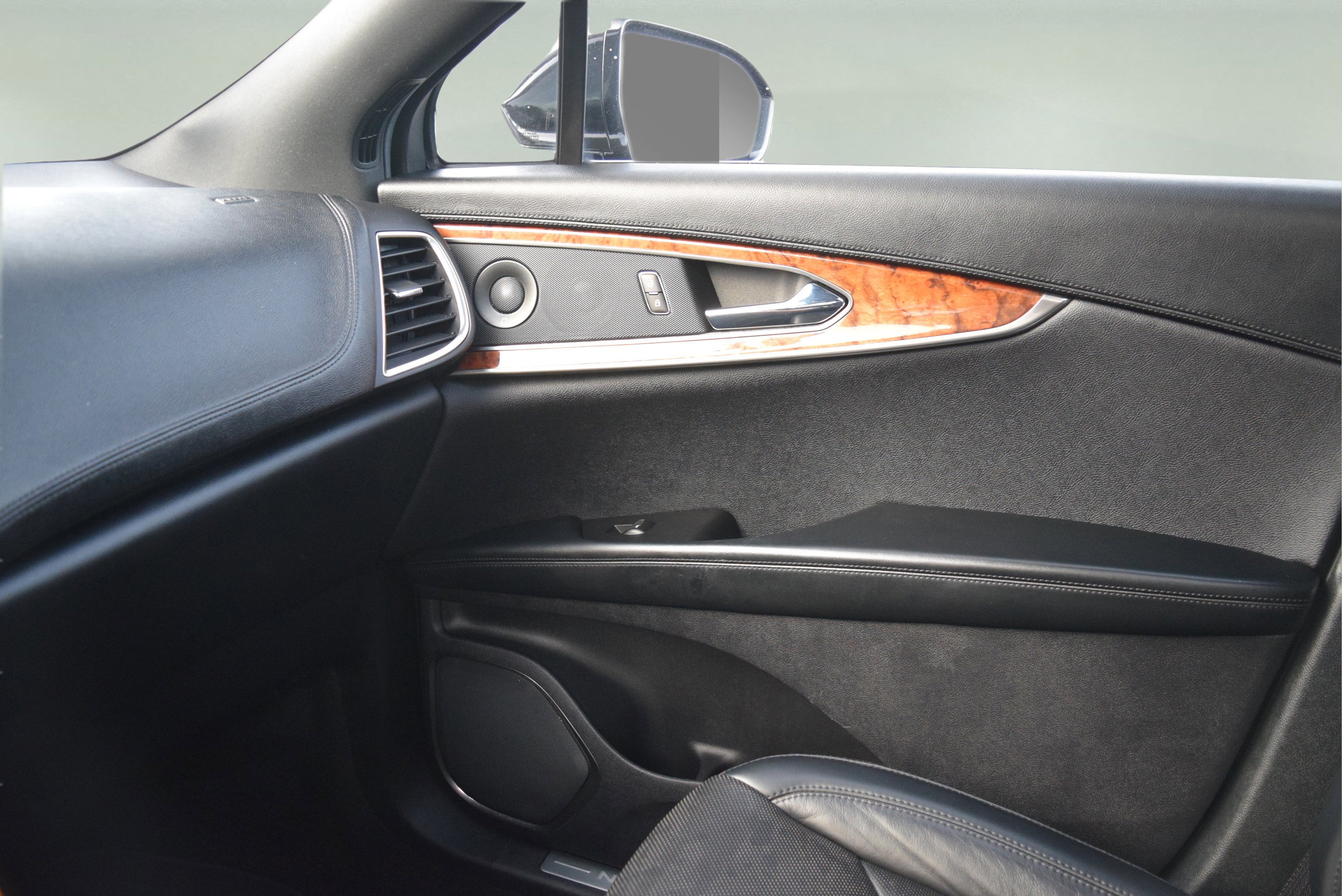 Used 2019 Lincoln Nautilus Reserve image 16