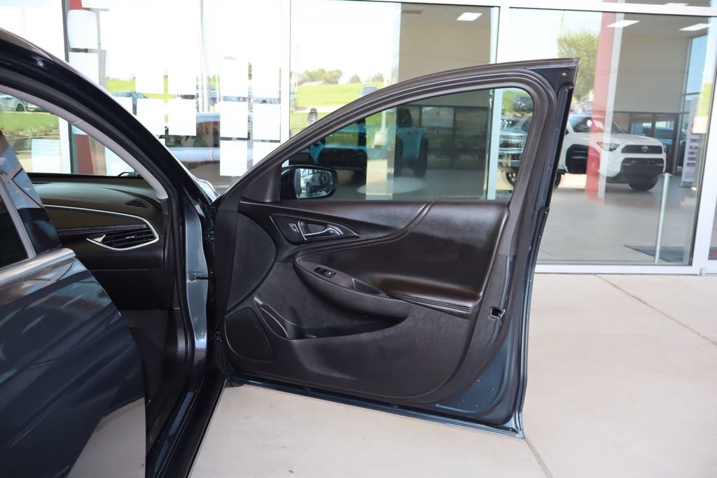 Used 2019 Chevrolet Malibu LT w/ Leather Package FWD image 39