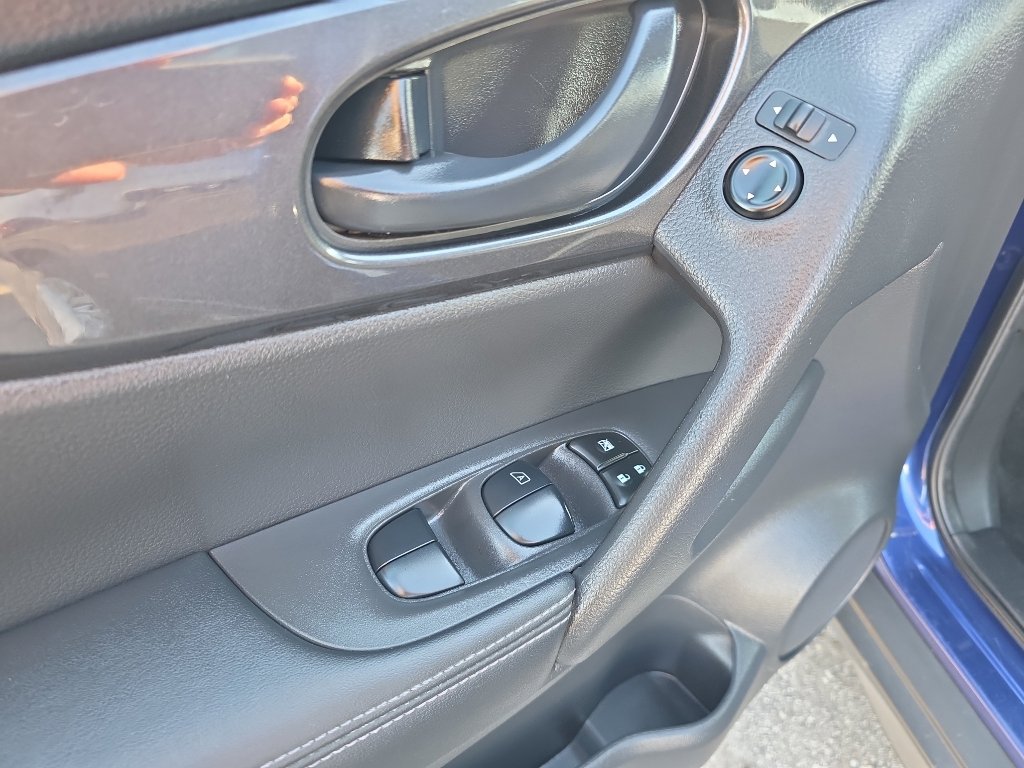 Used 2019 Nissan Rogue S image 12