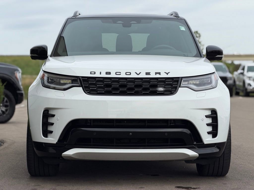 Used 2024 Land Rover Discovery Dynamic SE AWD/4WD image 6