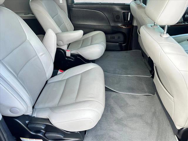 Used 2015 Toyota Sienna XLE image 23