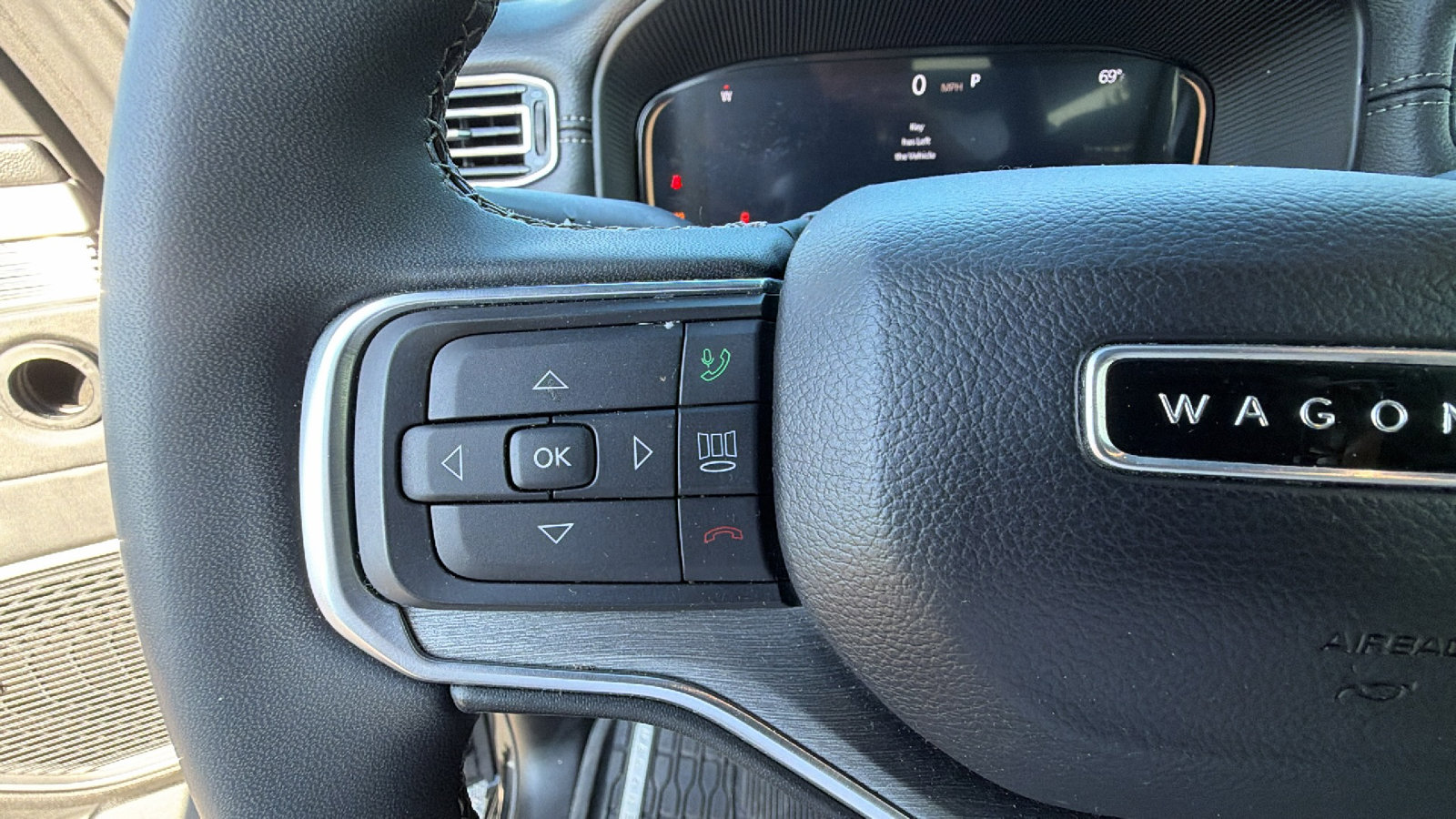 Used 2024 Jeep Wagoneer L Series II AWD/4WD image 31